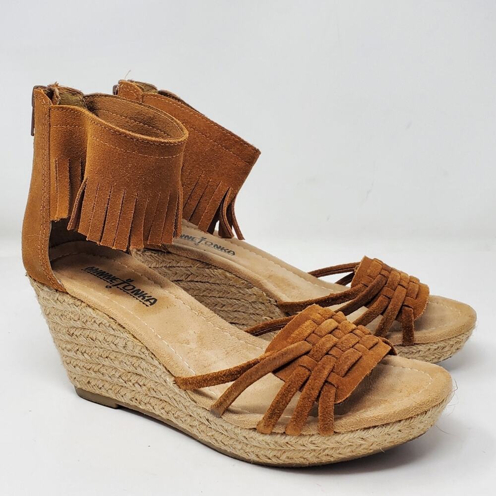 Minnetonka brown suede leather Nicholle Fringe wedge sandals Size 7 Clean Used